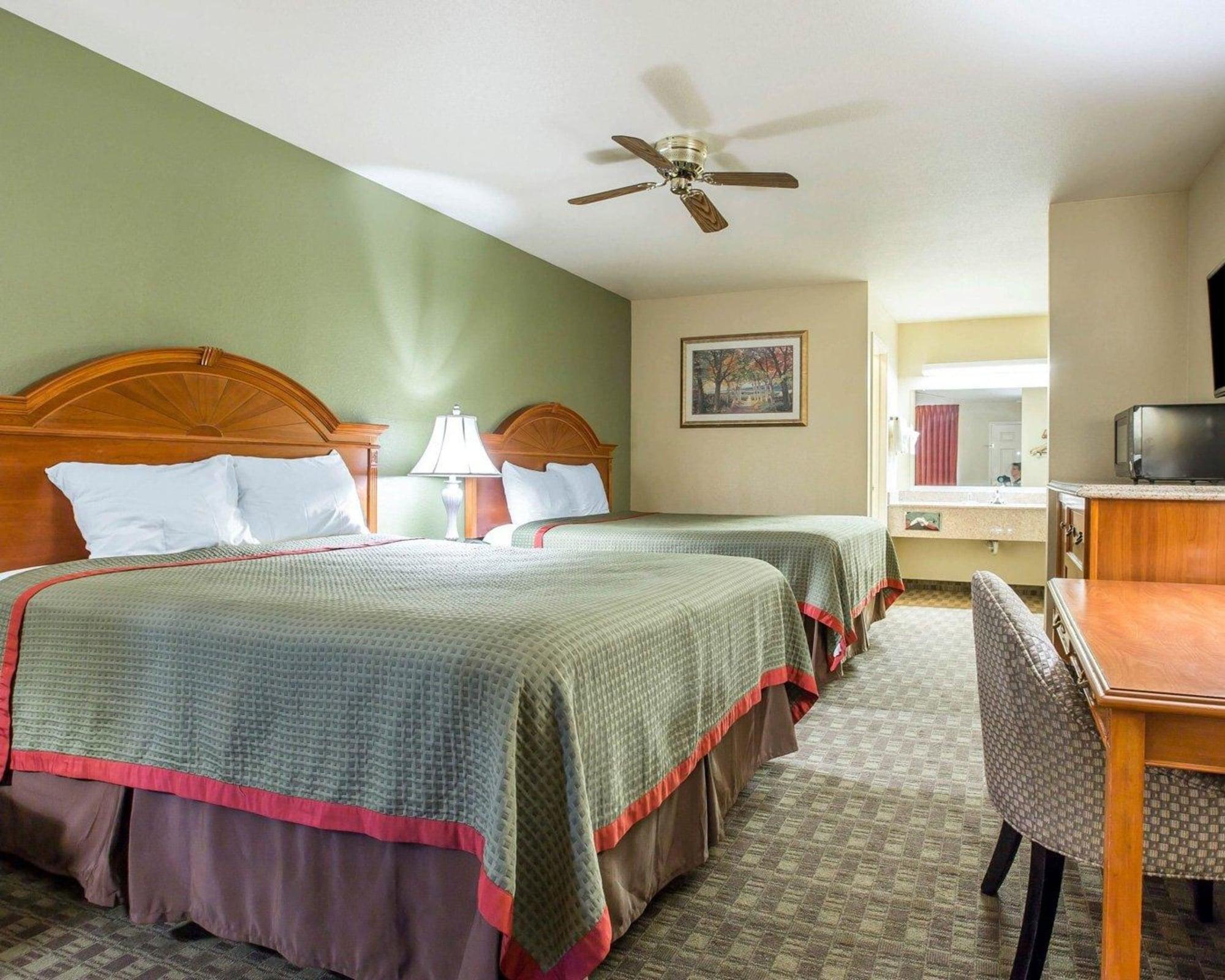 Rodeway Inn Делано Экстерьер фото