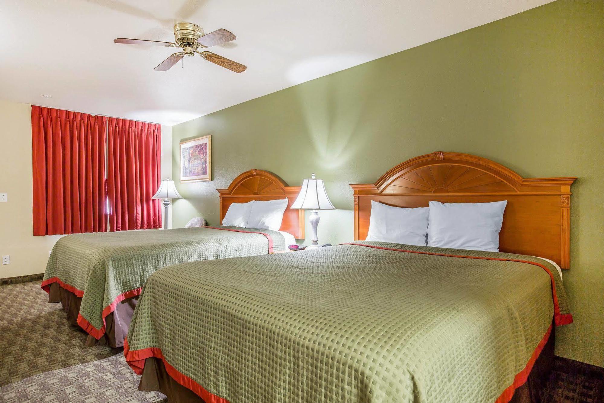 Rodeway Inn Делано Экстерьер фото