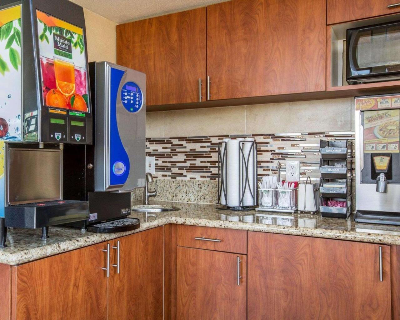 Rodeway Inn Делано Экстерьер фото